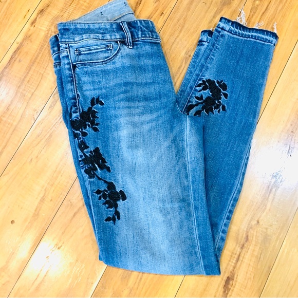 WHBM skinny denim jeans floral flower soft stretch preppy 4  embroidery - Picture 1 of 8